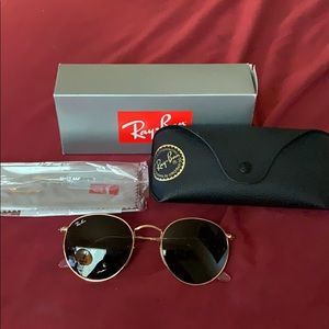 RAY-BAN ROUND METAL NWT. Gold with green lens